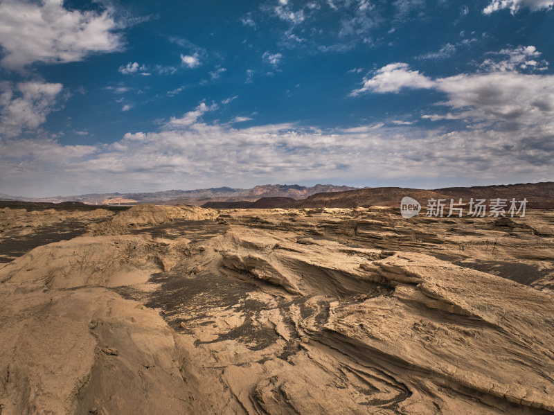 新疆天山红河谷雅丹地貌