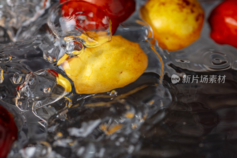 冬枣入水瞬间特写