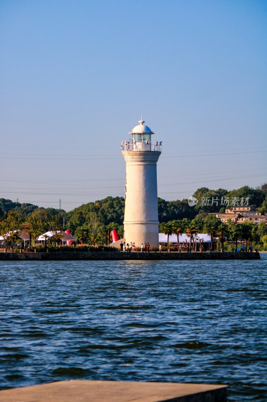 黄石磁湖景区城市风光，眺望城市天际线