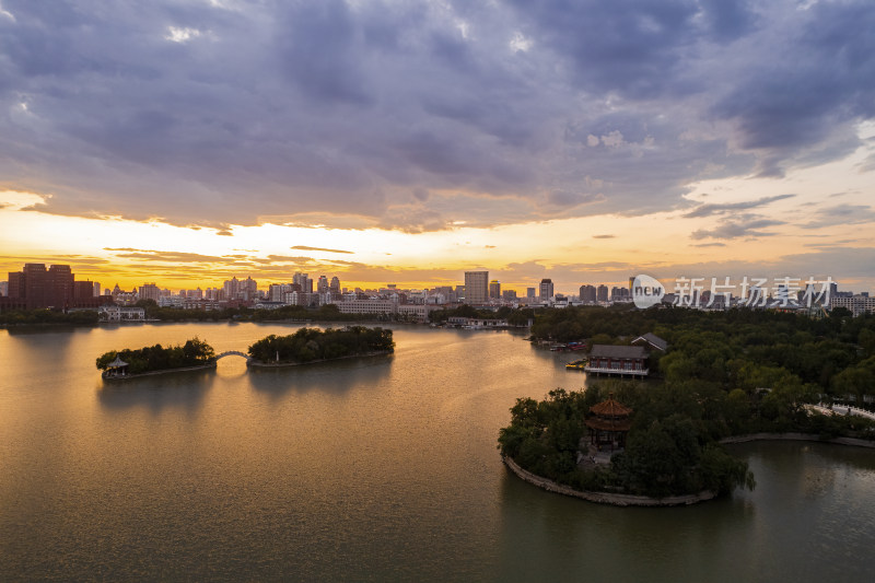 天津天塔湖水上公园景区城市日落晚霞风光