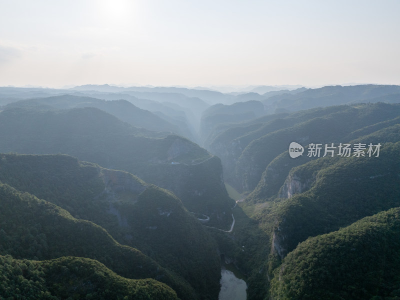 乌蒙山深处盘山公路