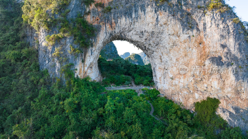 广西阳朔十里画廊月亮山航拍风光