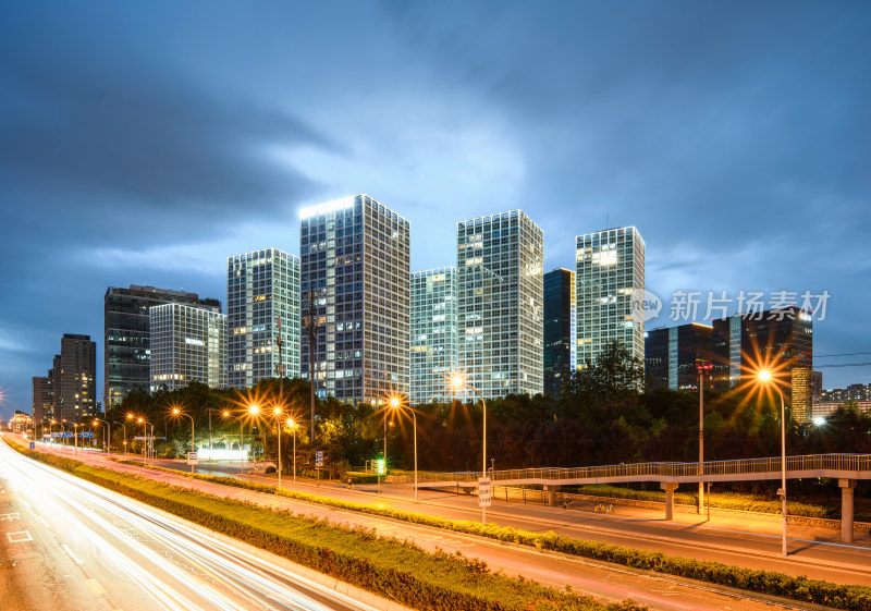 北京国贸CBD商务建筑群夜景