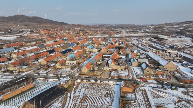 航拍威海市文登区瓦屋庄村冬季雪景