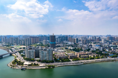湖北襄阳汉江两岸高楼建筑航拍图
