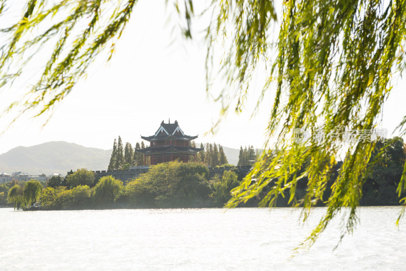 逆光唯美湖光风景