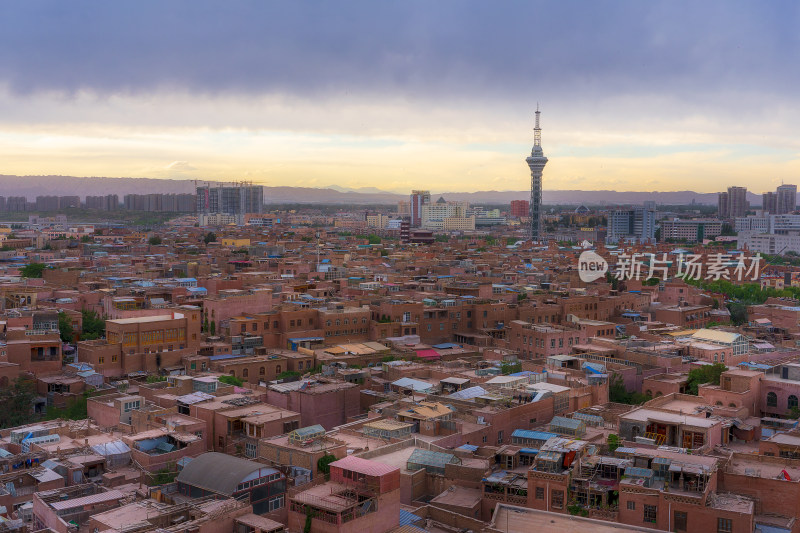 新疆喀什古城黄昏全景