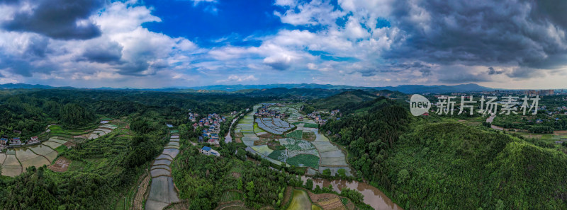 南方山川丘陵航拍全景图