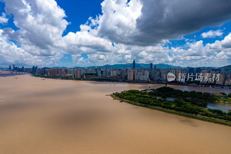 浙江温州瓯江江心屿蓝天白云航拍摄影图