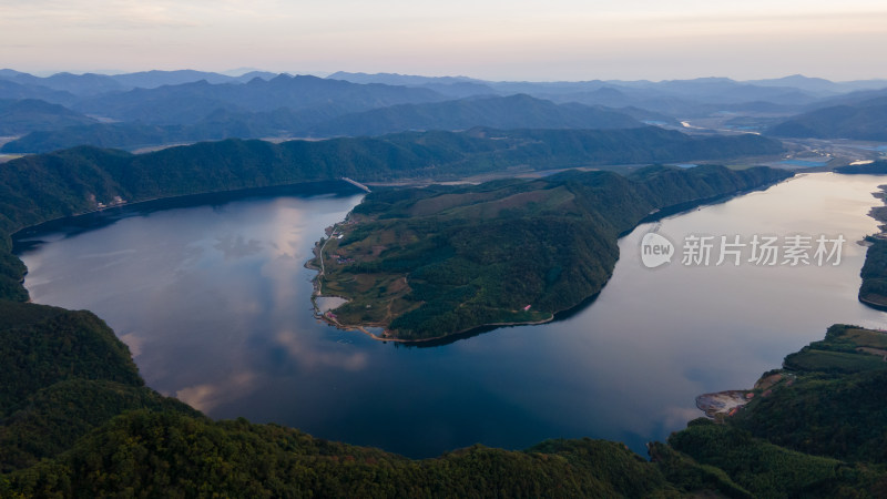 航拍绿水青山