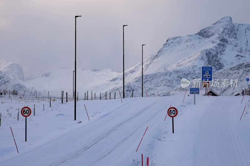 挪威罗弗敦群岛北极圈奥镇冬季雪景公路