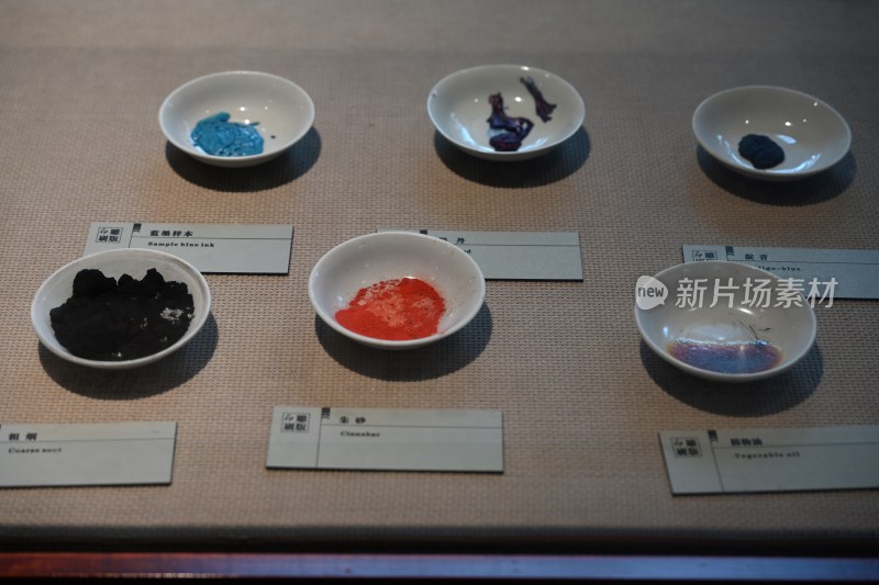展示台上的彩色颜料样本