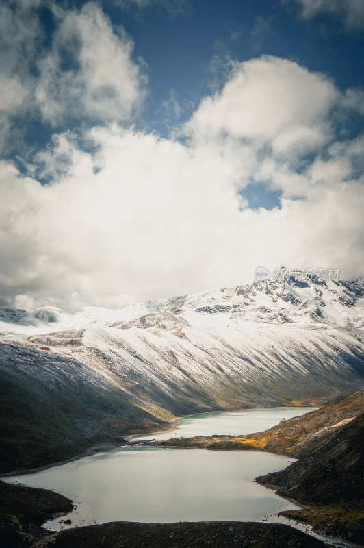 西藏山南山水自然风景