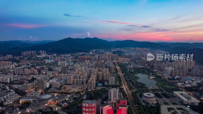 福建龙岩城市晚霞火烧云夜幕降临夜景航拍