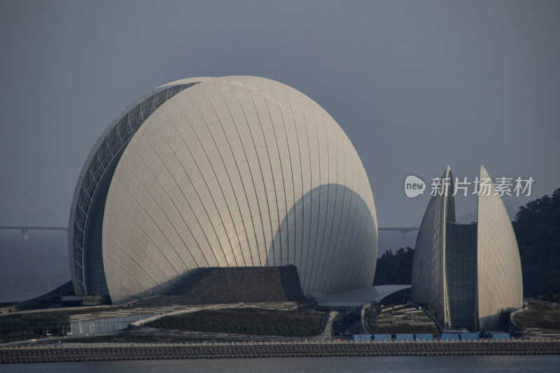 夕阳下的珠海大剧院