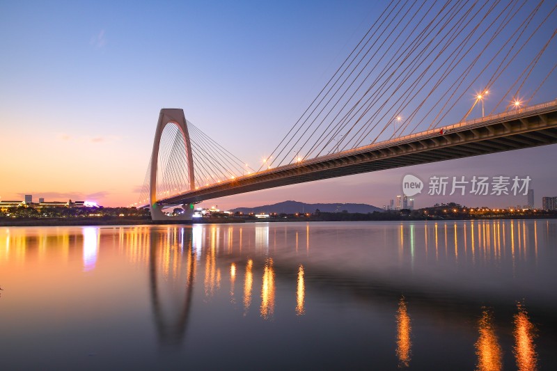 广西南宁青山大桥城市风光建筑夜景