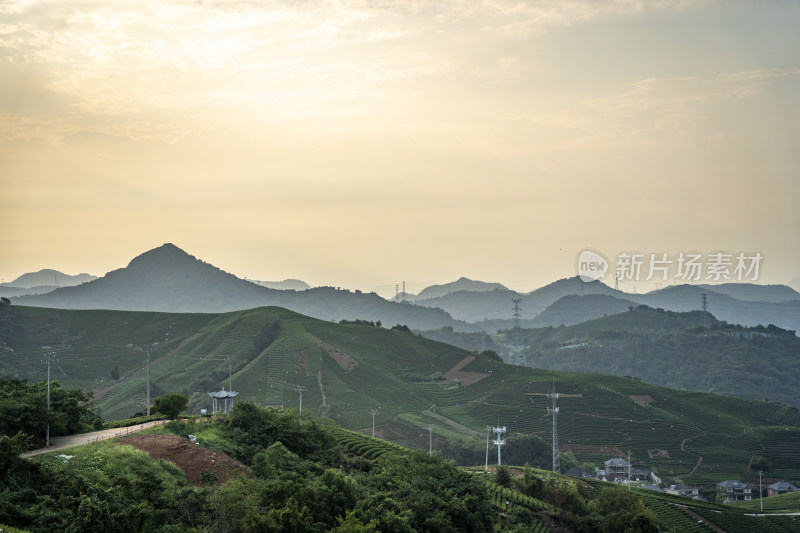 浙江杭州大朗山自然风光，在夕阳下的村庄