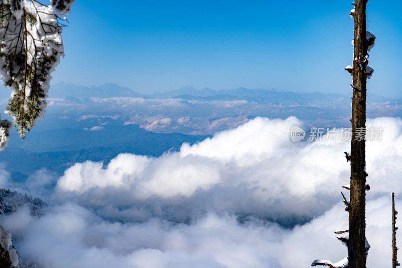 四川眉山瓦屋山景区雪山云海