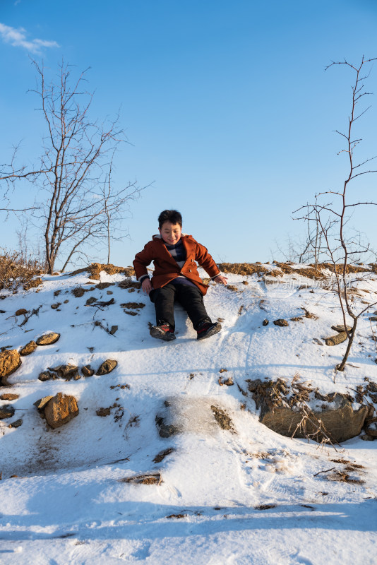 乡村田园雪景雪地童年