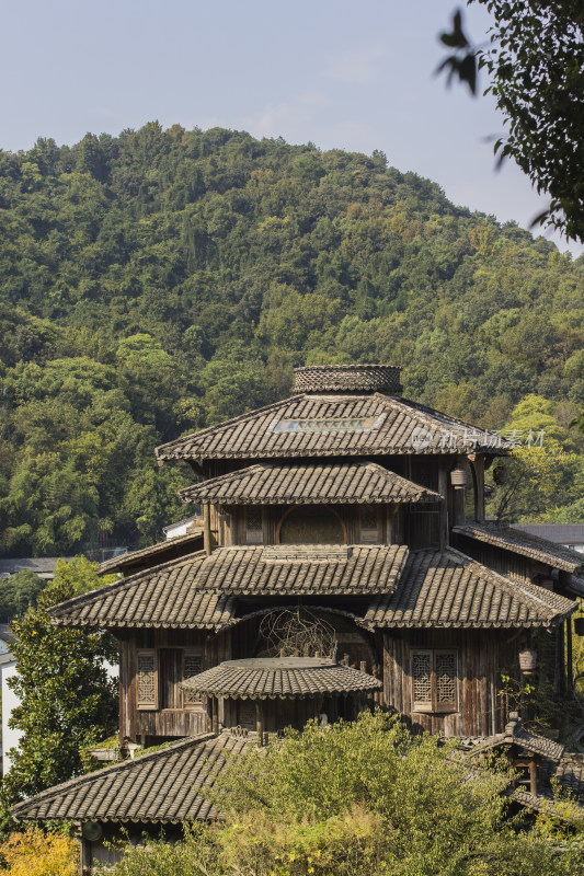 杭州满觉陇茶园小木屋，似《千与千寻》汤屋