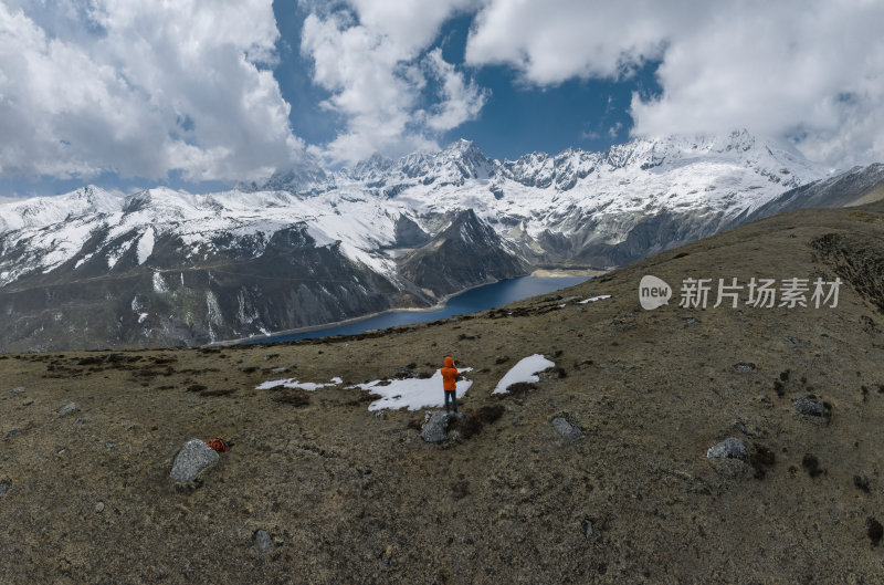 西藏山南洛扎秘境库拉岗日白马林措航拍