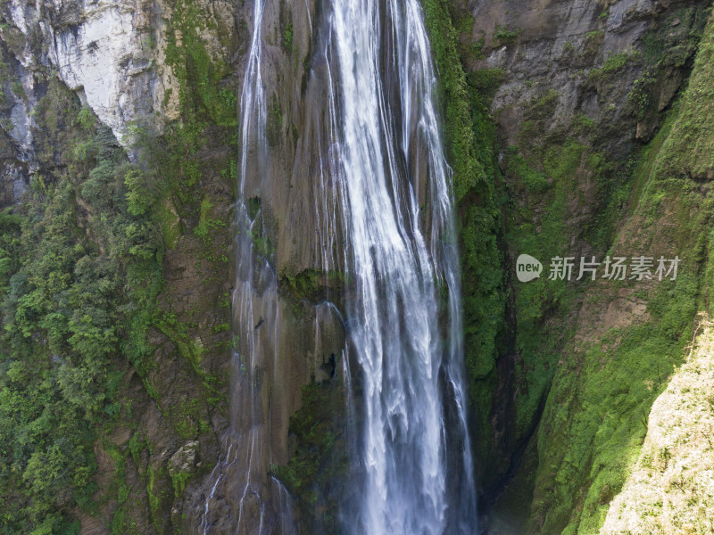 瀑布流水