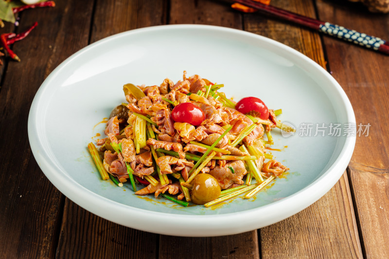 中餐美食一盘川味小炒鸡杂