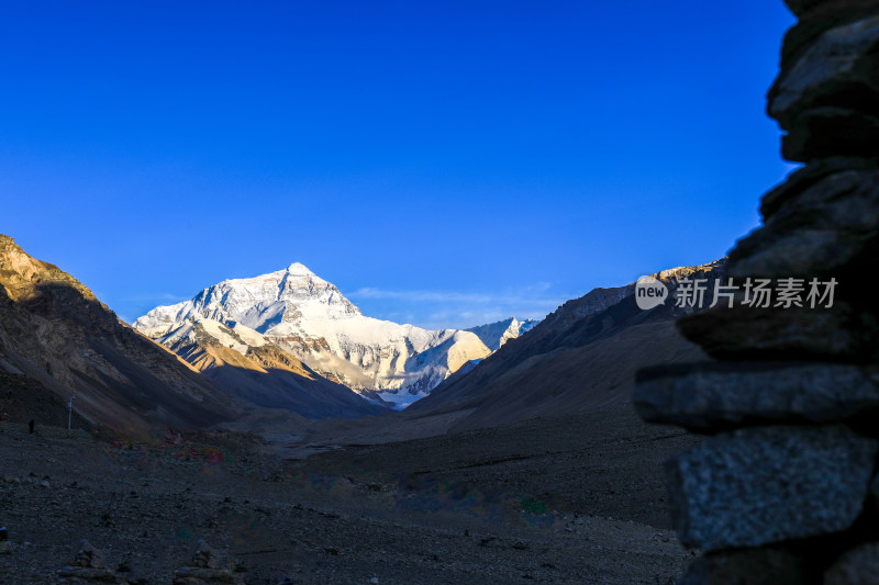 珠穆朗玛峰雪山