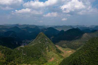 山脉 山峰 山峦 云雾缭绕的山峰