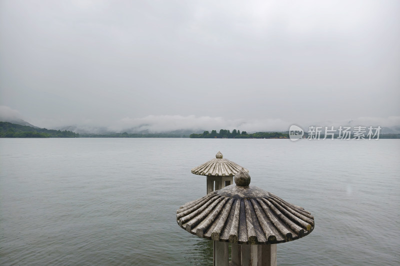 烟雨中的杭州西湖