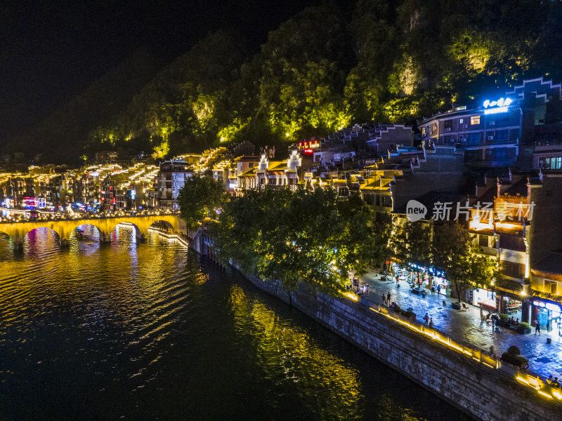 贵州黔东南镇远古镇夜景航拍摄影图