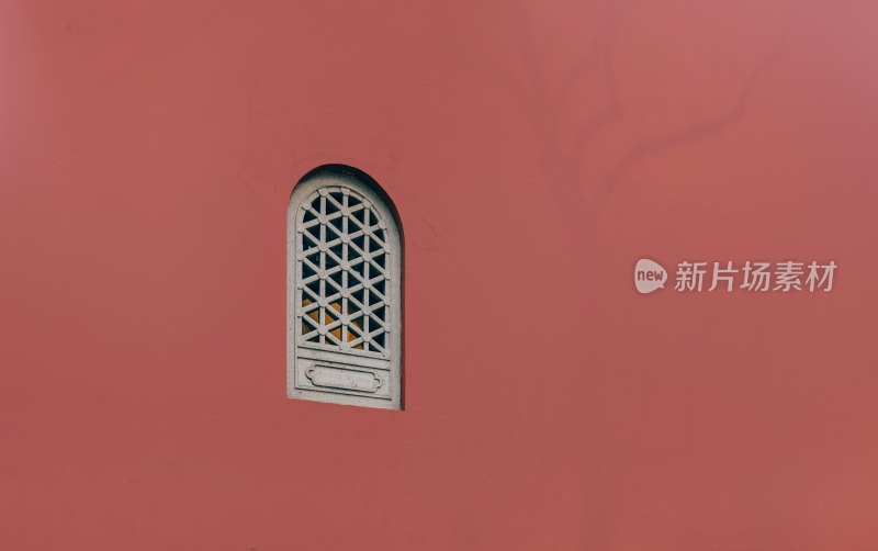 南京鼓楼公园-红墙与窗户