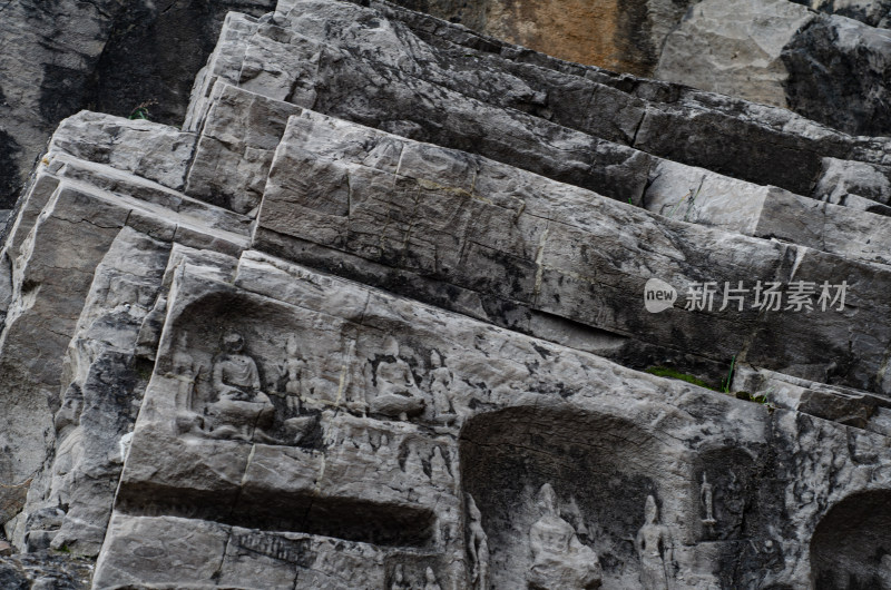中国河南洛阳龙门石窟的石壁上的小佛像