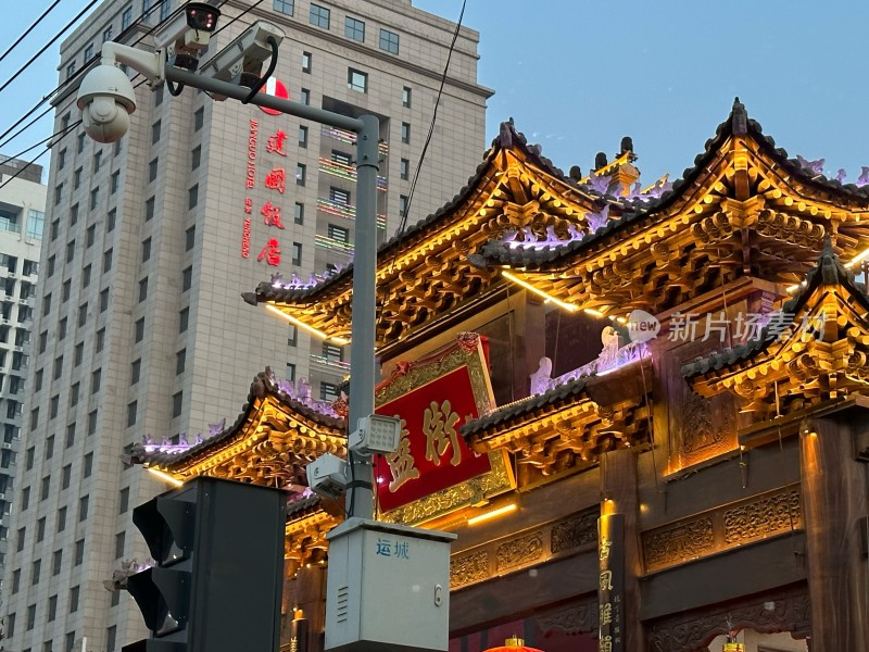 运城古建筑与现代建筑同框