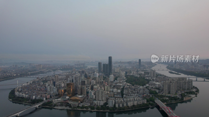 航拍广西柳州城市清晨迷雾