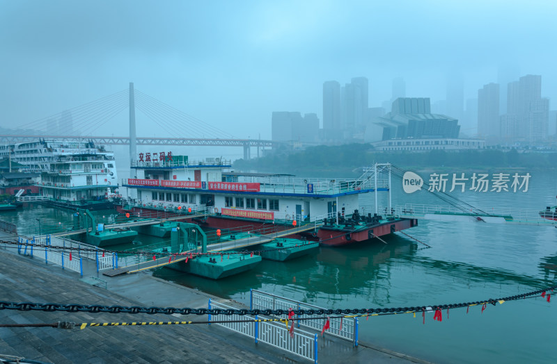 重庆朝天门码头与滨江城市高楼建筑