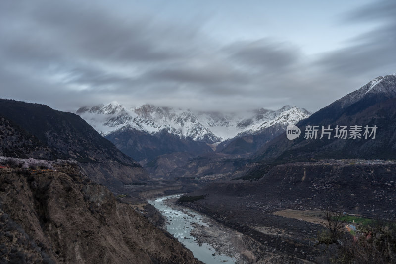 西藏林芝索松村南迦巴瓦峰雪山云海之巅