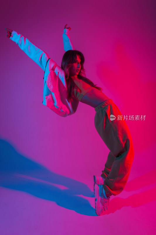 女子动感舞蹈姿态摄影图