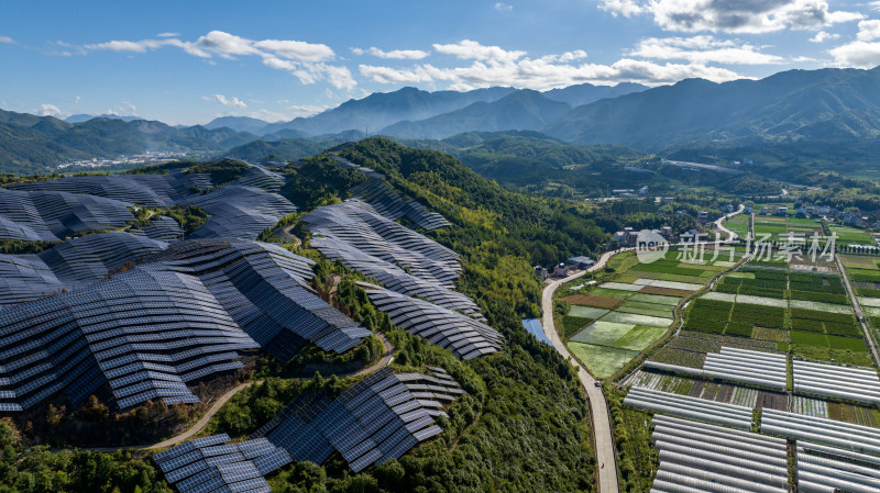 航拍大型光伏发电基地，新能源产业基地