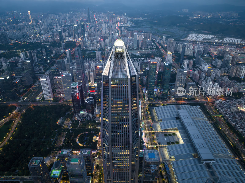 深圳福田CBD大湾区平安大厦夜景蓝调航拍