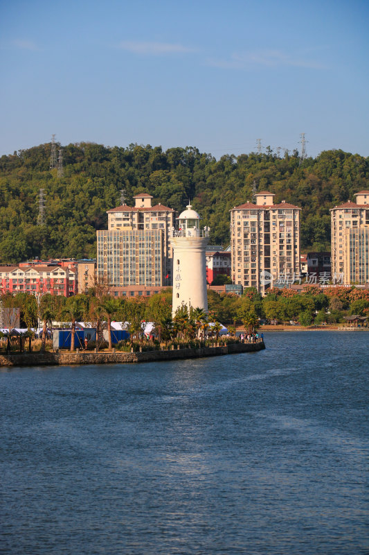 黄石磁湖景区城市风光，眺望城市天际线