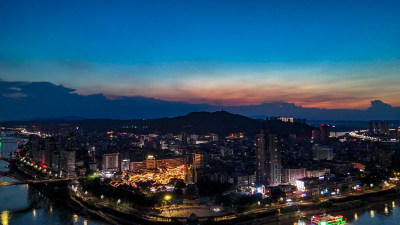 四川宜宾城市夜幕降临航拍图