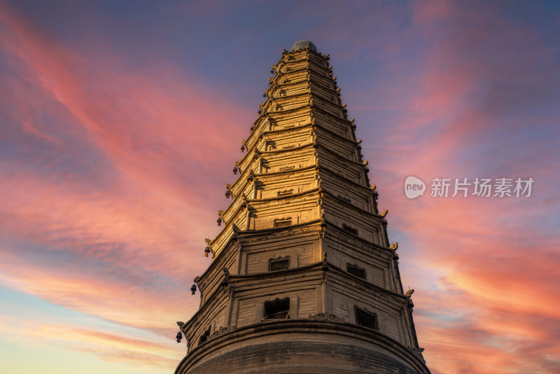 兰州白衣寺塔：晚霞下的古韵遗风