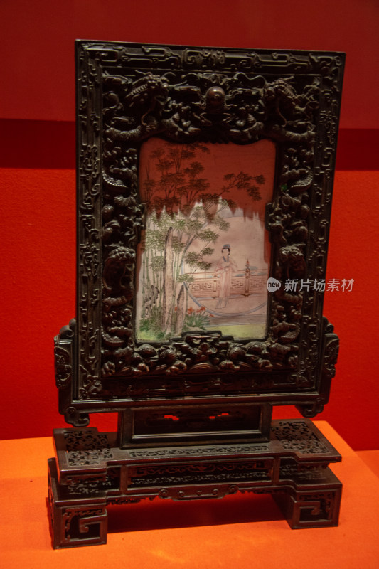 清画珐琅人物山水纹屏