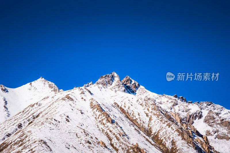 新疆天山山脉雪山山峰山脉