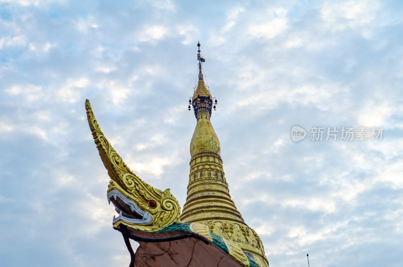 洛阳白马寺国际佛苑缅甸风格建筑龙王塑像