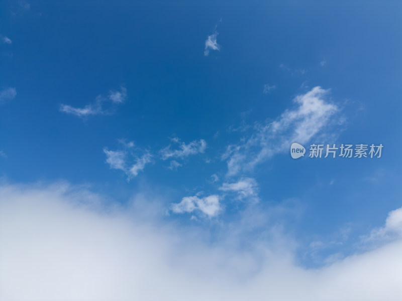 无人机高空航拍的天空