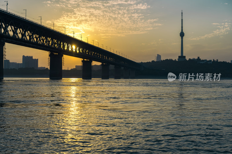 夏季武汉长江大桥日落风光