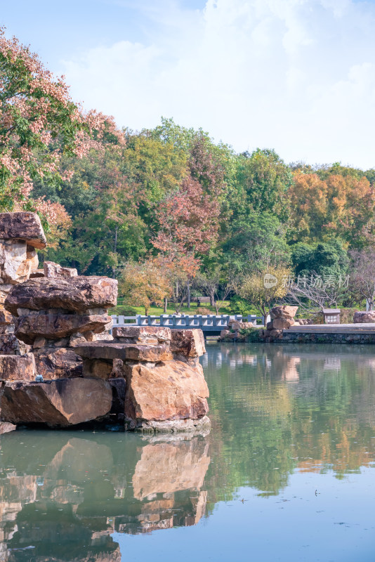 晴朗的午后，扬州瘦西湖江南园林风景