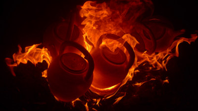 烧制陶壶